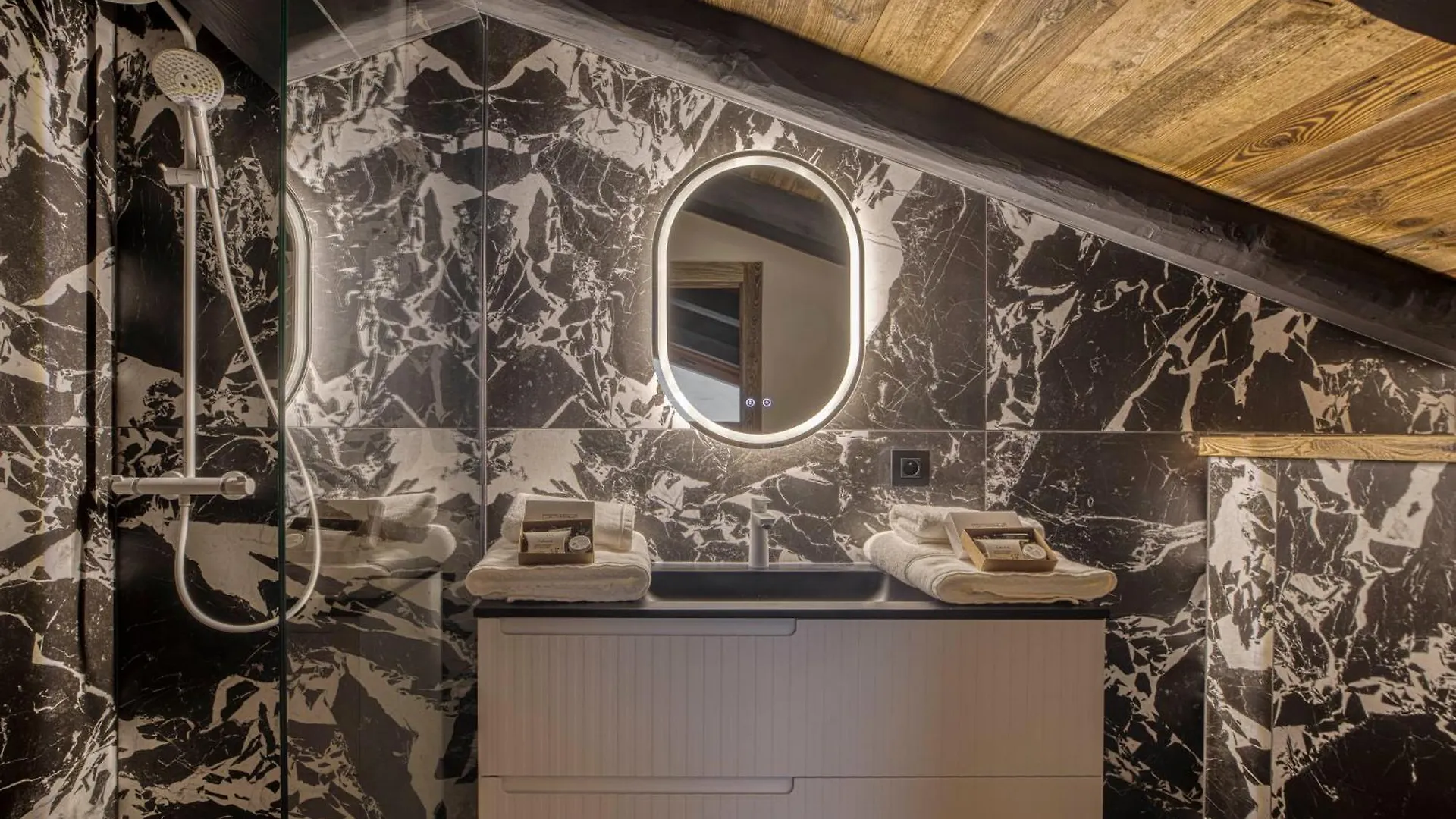Les Chalets De La Clusaz - Appartement Le Renne アパート